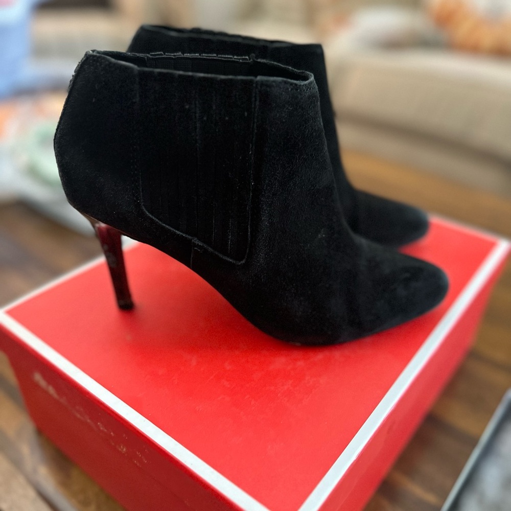 Coach Dovelyn kid Syuede black booties
